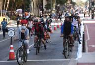 Avenida Paulista é reaberta para lazer neste domingo (18); veja fotos