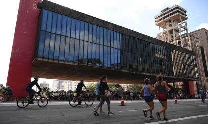 Avenida Paulista é reaberta para lazer