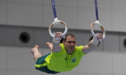 O campeão olímpico Arthur Zanetti