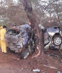 Carro de Alexandro Javier Arce Añazco, 20, que morreu após um acidente automobil