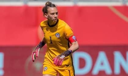 A goleira Christiane Endler exerce liderança esportiva na seleção de futebol do 