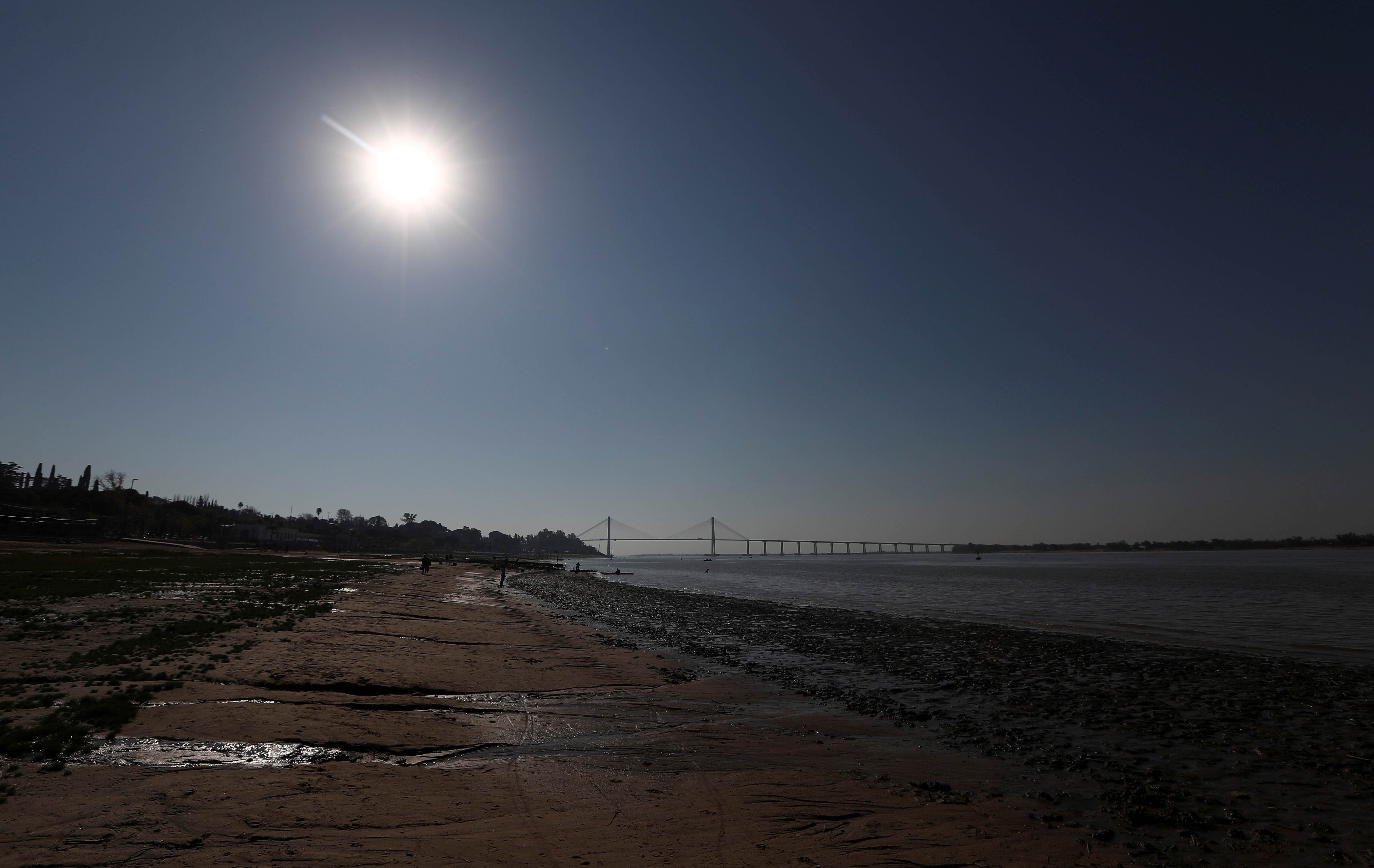 Vista de ponte Nossa Senhora do Rosário, sobre o rio Paraná, em Rosário (Argenti