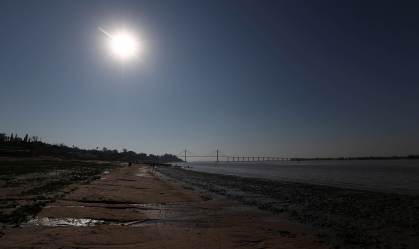 Vista de ponte Nossa Senhora do Rosário, sobre o rio Paraná, em Rosário (Argenti