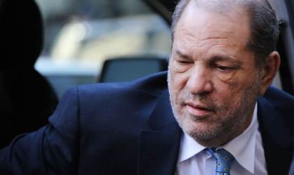 Tribunal de Nova York reverte condenações de Harvey Weinstein por crimes sexuais
