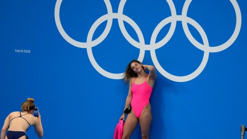 
Hannah Kuechler, da Alemanha, posa para uma foto durante a pausa