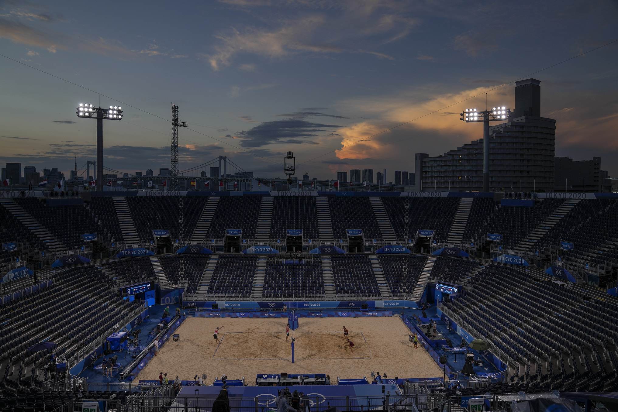 Arena do vôlei de praia em Shiokaze Park, em Tóquio