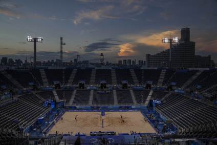 Arena do vôlei de praia em Shiokaze Park, em Tóquio