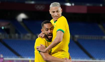 Richarlison comemora 3º gol do Brasil contra Alemanha na estreia em Tóquio
