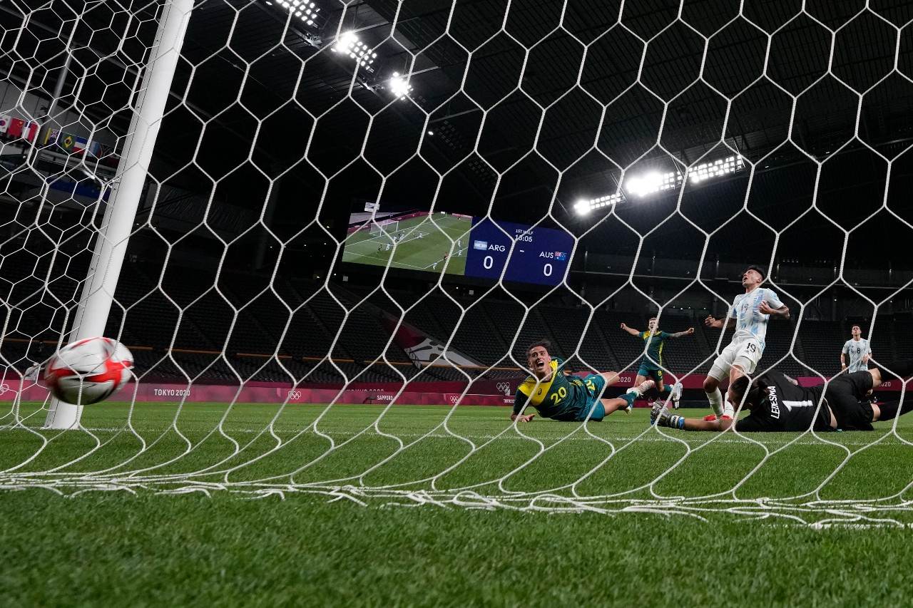 Lachlan Wales marca primeiro gol da Austrália contra a Argentina em Tóquio Lachlan Wales marca primeiro gol da Austrália contra a Argentina em Tóquio