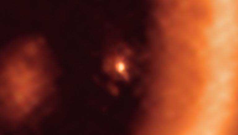 Imagem mostra uma visão aproximada do disco de formação da lua Imagem mostra uma visão aproximada do disco de formação da lua