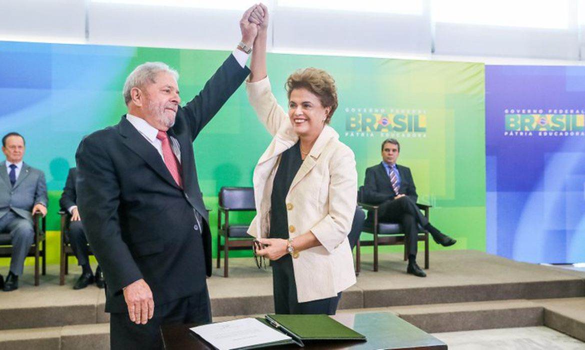 Dilma dá posse a Lula na Casa Civil Dilma dá posse a Lula na Casa Civil