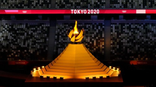 Pira Olímpica das Olimpíadas de 2020 no estádio nacional, em Tóquio