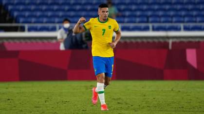 Paulinho, da seleção brasileira de futebol, em jogo contra a Alemanha nas Olimpí