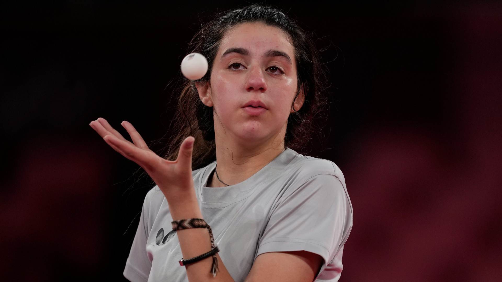 Hend Zaza, atleta do tênis de mesa da Síria, é a mais jovem dos Jogos, com 12 an