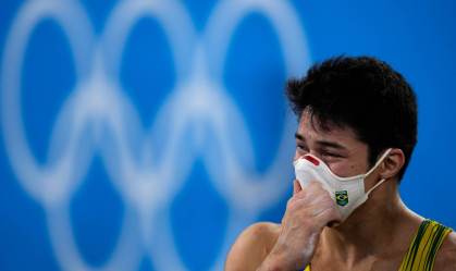 Nori se decepciona com resultado após fim de sua rotação na ginástica artística