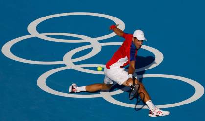 Djokovic atropela boliviano em estreia nas Olimpíadas; tenistas sofrem com calor