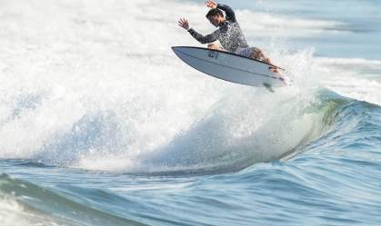Gabriel Medina dá aéreo em treinamento na Olimpíada