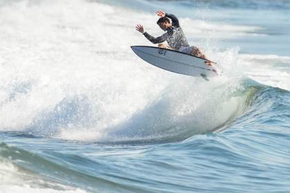 Gabriel Medina dá aéreo em treinamento na Olimpíada