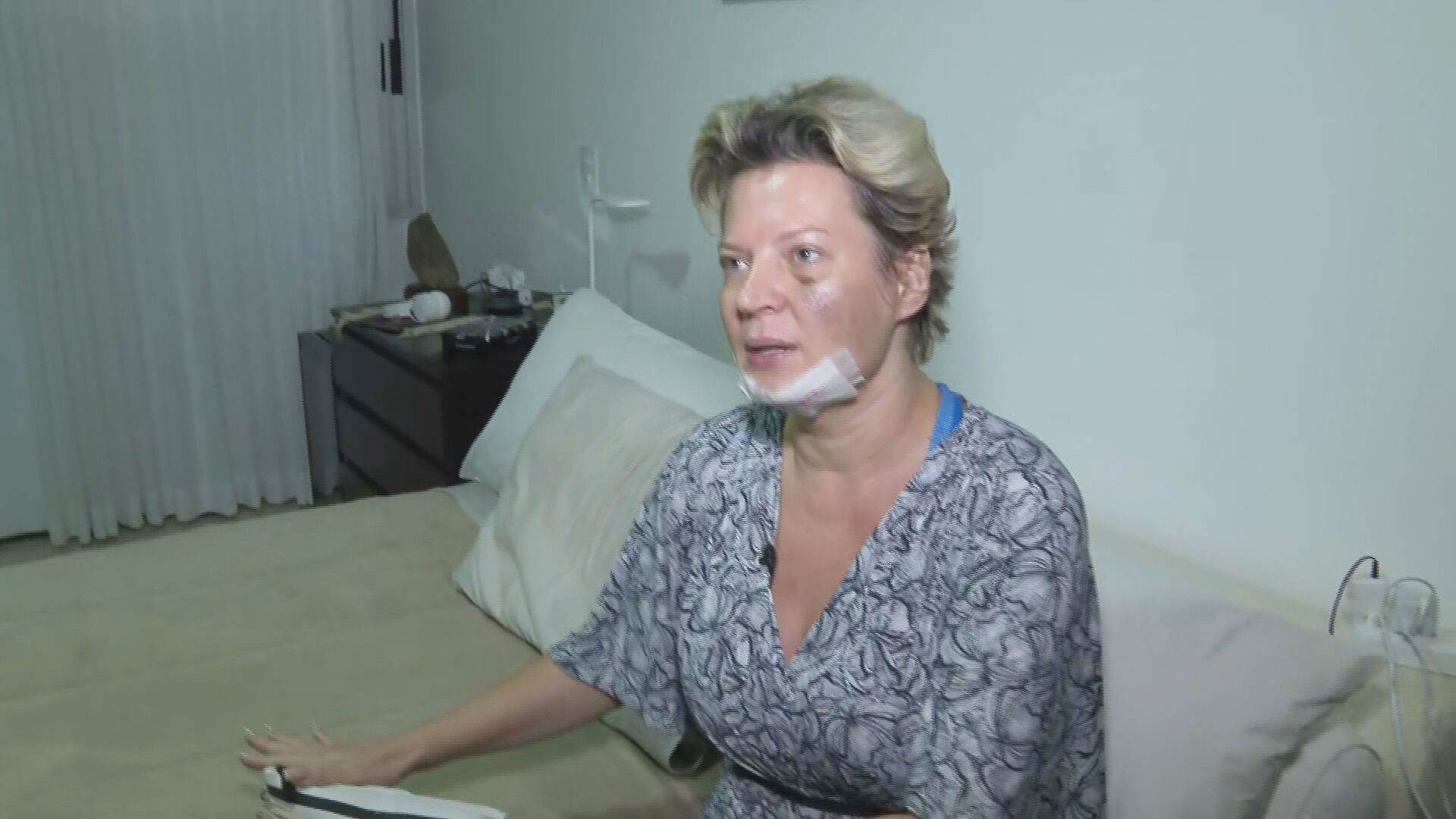 A deputada federal Joice Hasselmann (PSL-SP) mostra local das supostas agressões A deputada federal Joice Hasselmann (PSL-SP) mostra local das supostas agressões