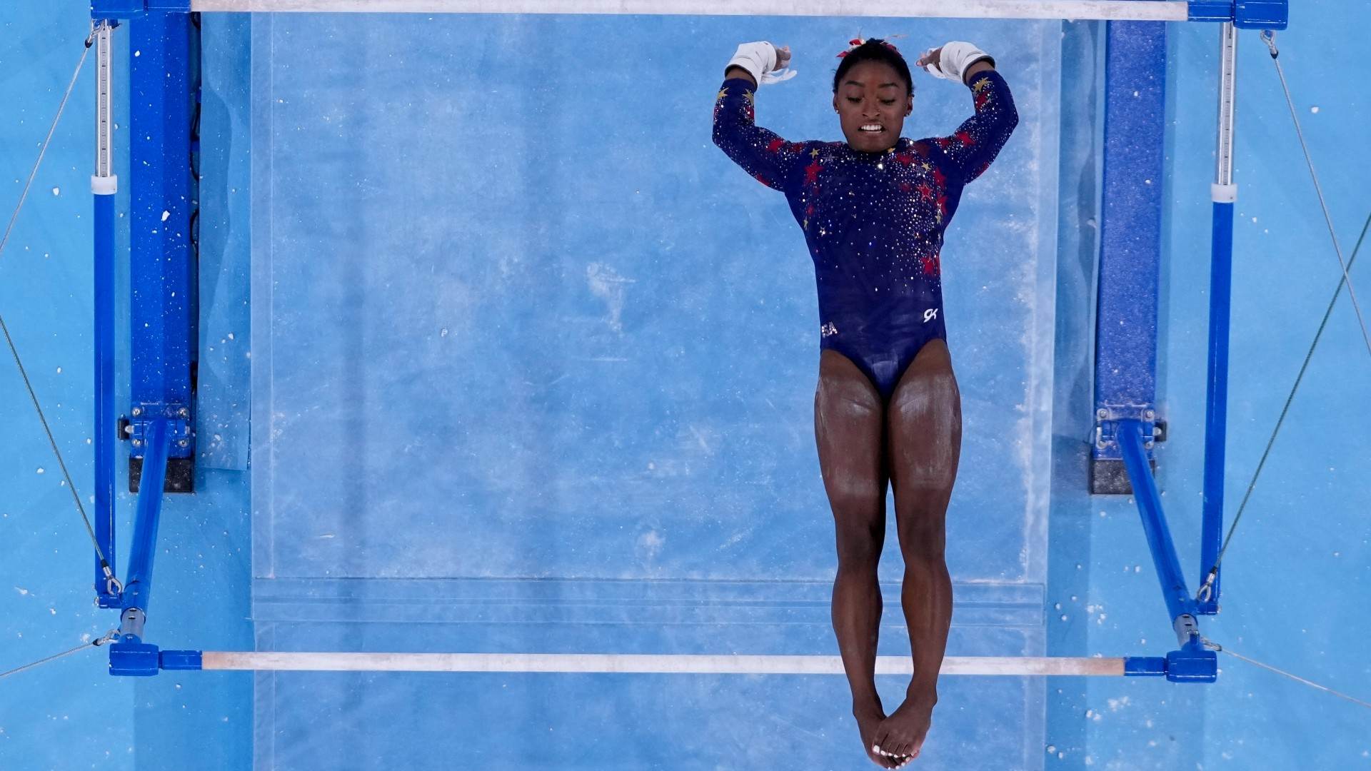Simone Biles, dos EUA, se apresenta na classificatória das barras assimétricas Simone Biles, dos EUA, se apresenta na classificatória das barras assimétricas