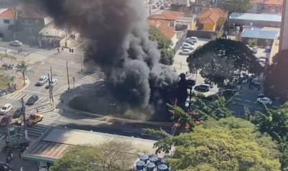 Incêndio na escultura do bandeirante Borba Gato