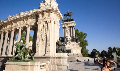 Monumento a Alfonso XII foi construído no parque do Retiro, em Madri
