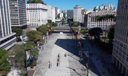 O Vale do Anhangabaú, em São Paulo, foi reaberto neste domingo (25)