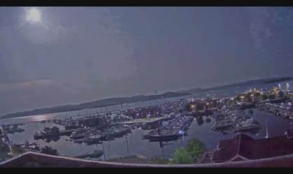 Meteoro explode na atmosfera e cria clarão no céu da Noruega (25.Jul.2021)