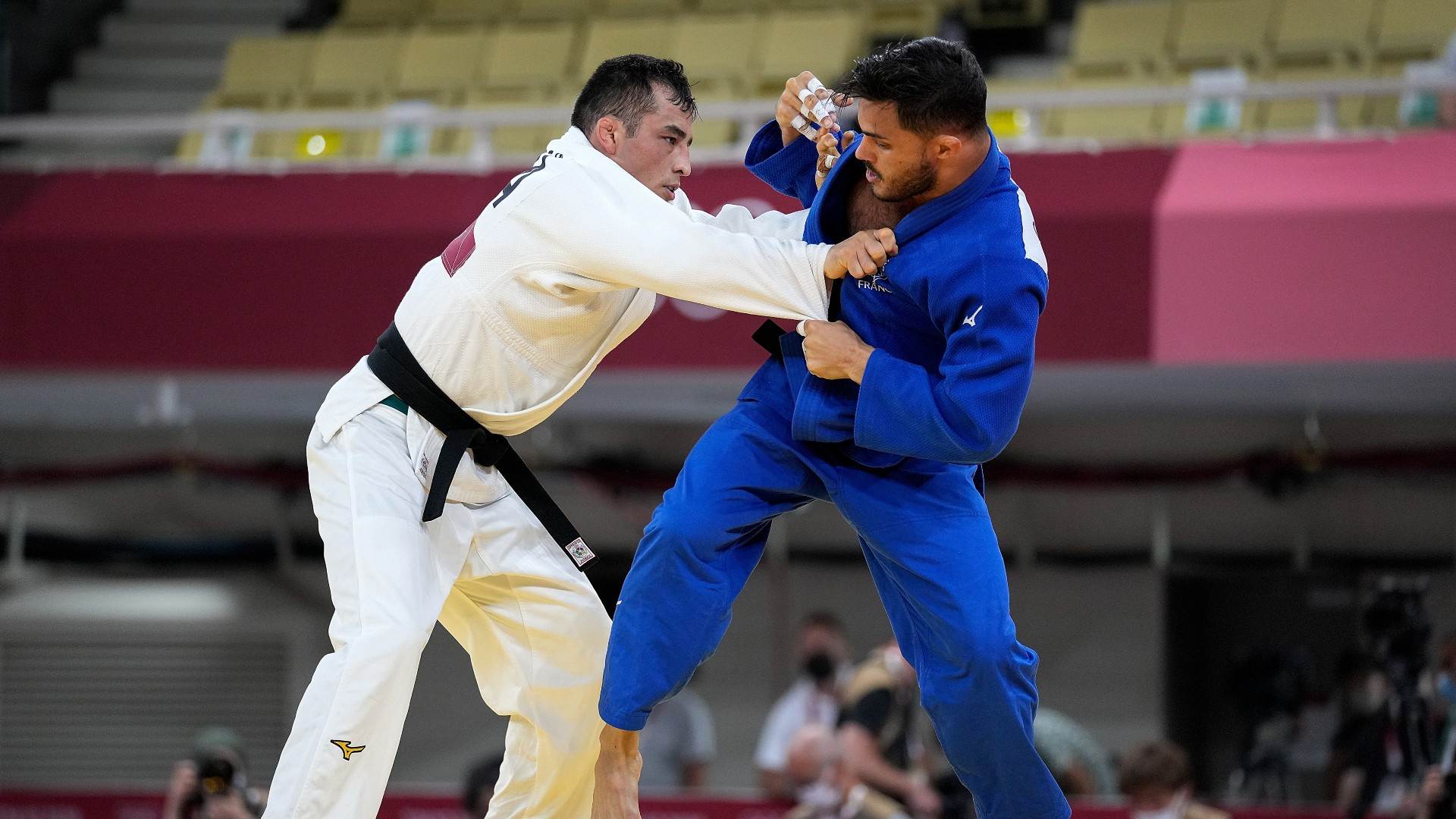 Brasileiro Eduardo Barbosa perdeu em sua estreia na categoria até 73kg