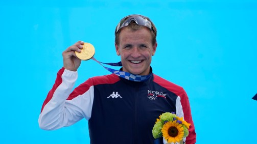 Primeiro vencedor do dia, norueguês Kristian Blummenfelt levou a medalha de ouro