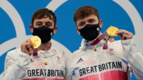 Thomas Daley e Matty Lee, da Grã-Bretanha, levaram o ouro nos saltos ornamentais
