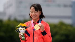 Momiji Nishiya, do Japão, levou o ouro olímpico no skate street feminino