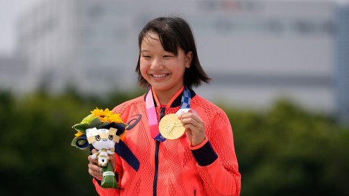 Momiji Nishiya, do Japão, levou o ouro olímpico no skate street feminino