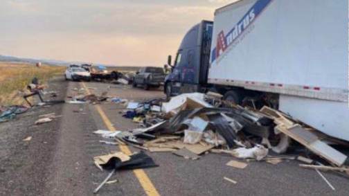 Uma tempestade de areia no condado de Millard, Utah, causou visibilidade reduzid