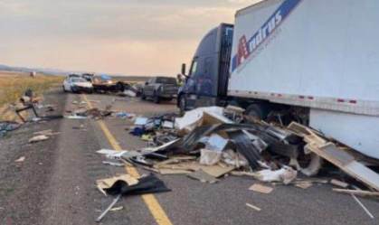 Uma tempestade de areia no condado de Millard, Utah, causou visibilidade reduzid