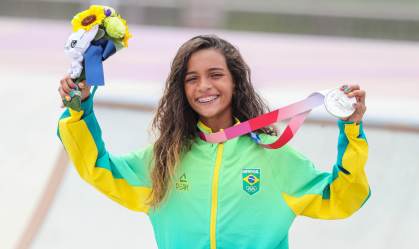 Rayssa Leal, a ‘Fadinha’, celebra conquista da medalha de prata no skate street