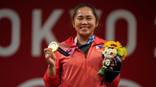 A filipina Hidilyn Diaz levou o ouro no levantmento de peso feminino até 55kg