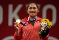 Halterofilista ganha primeiro ouro da história das Filipinas nas Olimpíadas