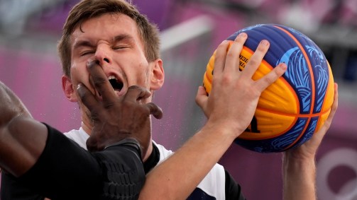 Russo Alexander Zuev sofre falta do japonês Ira Brown no Basquete 3x3