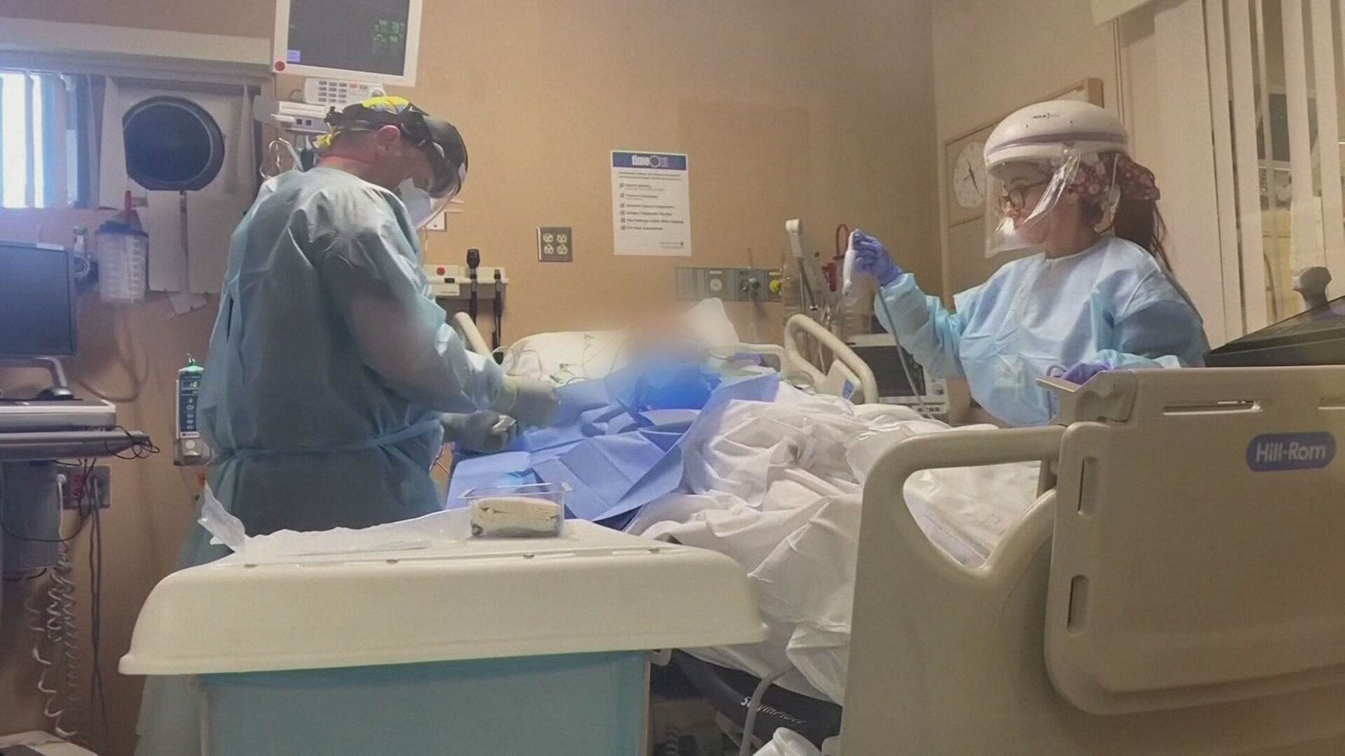 Média diária de novos casos  de Covid-19 saltou de 12 mil para 52 mil nos EUA