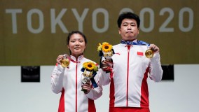 Jiang Ranxin e Pang Wei, da China, levaram o ouro no tiro esportivo de 10 metros