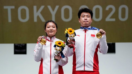 Jiang Ranxin e Pang Wei, da China, levaram o ouro no tiro esportivo de 10 metros