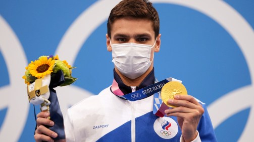 Nadador Evgeny Rylov, do Comitê Olímpico Russo, conquistou a medalha de ouro