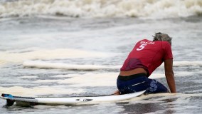 Kanoa Igarashi, do Japão, desolado após perder ouro no surf para Ítalo Ferreira