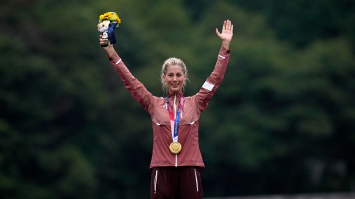 Suíça Jolanda Neff foi a vencedora da prova de mountain bike e conquistou o ouro