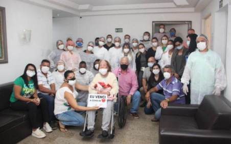 Dona Generoza Araújo Soares recebe alta de Centro de Covid-19, na cidade de Itap