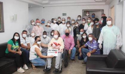 Dona Generoza Araújo Soares recebe alta de Centro de Covid-19, na cidade de Itap