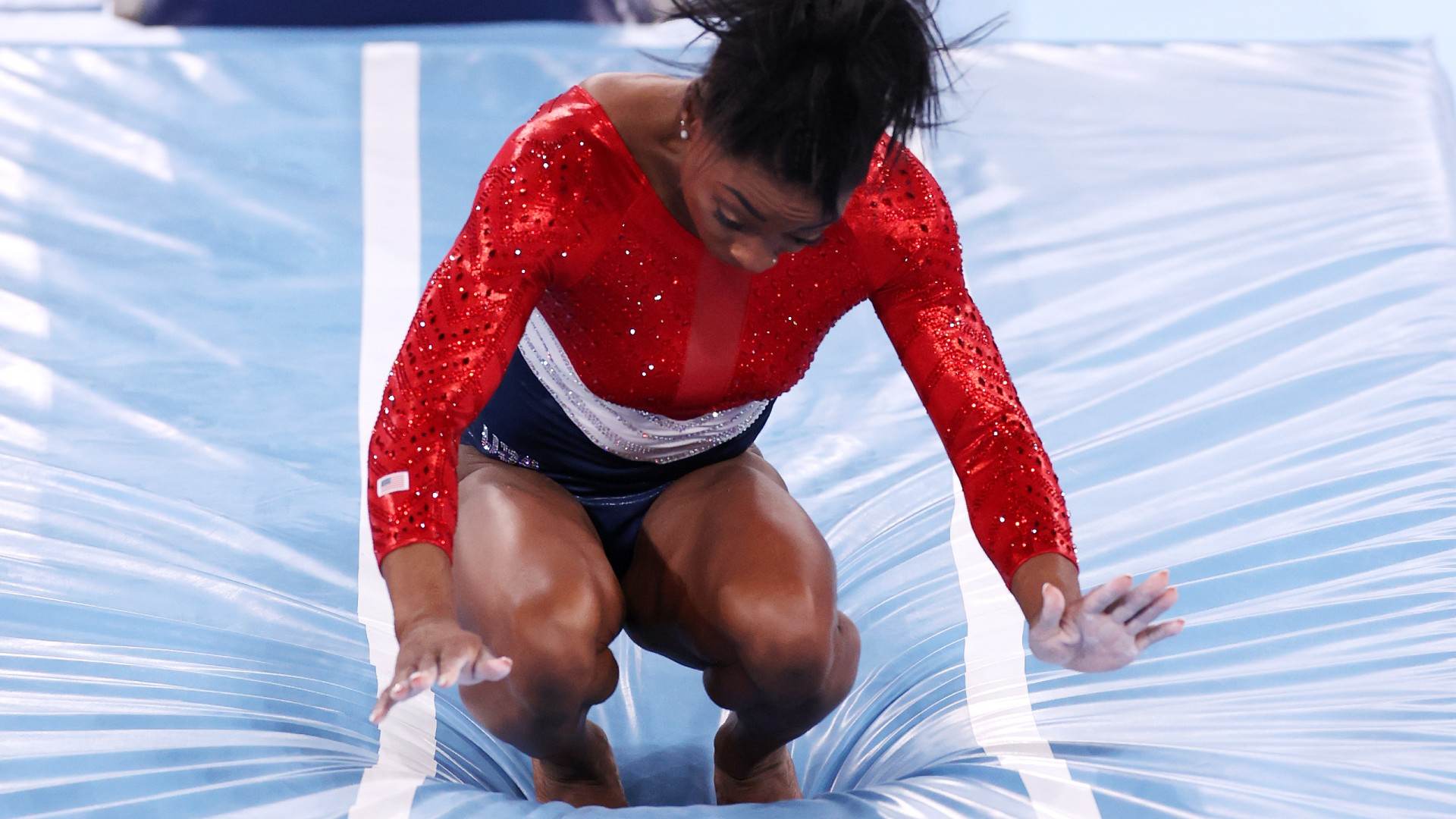 Simone Biles, dos EUA, teve dificuldade no salto durante final por equipe Simone Biles, dos EUA, teve dificuldade no salto durante final por equipe