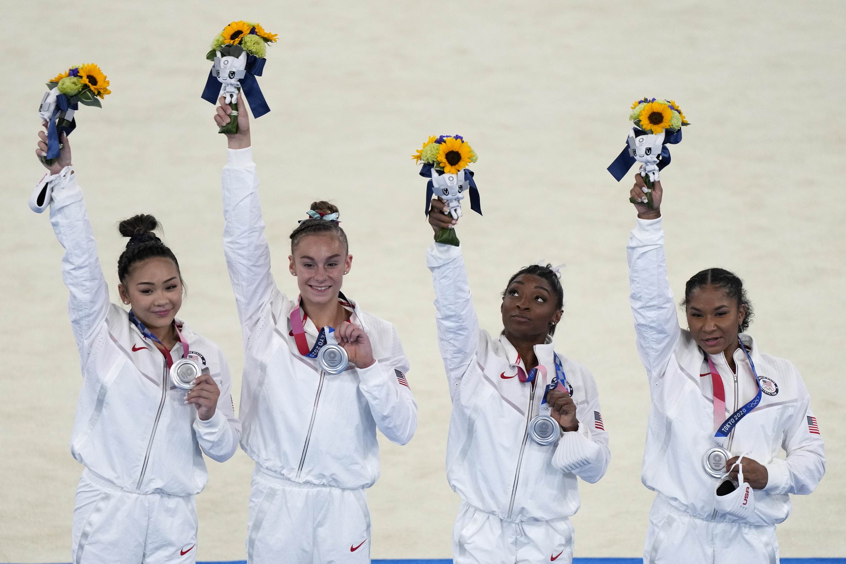 Norte-americanas, com Simone Biles, recebem medalha de prata em Tóquio Norte-americanas, com Simone Biles, recebem medalha de prata em Tóquio