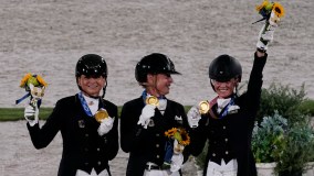 Alemãs vencedoras do adestramento no hipismo